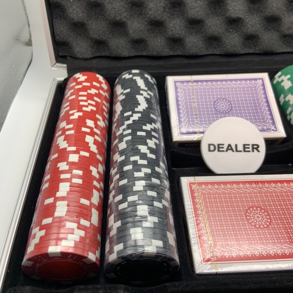 Premium Casino Style Poker Set Poker Chips, Cards, & More with Carrying Case - Picture 3 of 16